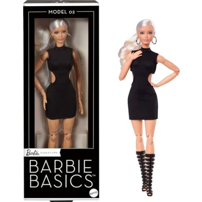 Bild av Mattel Barbie Basics Model 02 samlardocka med blont hår, svart miniklänning och gladiatorstövlar, kläder universell passform, ställbar kropp utbytbart dockhuvud, JBJ71