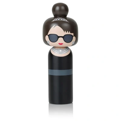 Bild av Lucie Kaas Sketch Inc. Träfigur Audrey 16,5 cm, tillverkad av shima trä, handmålad, SI01AU