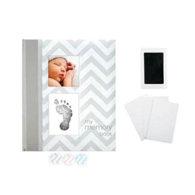 Bild av Pearhead First 5 Years Chevron Baby Minnesbok med medföljande Clean Touch Safe Ink Pad för att skapa barnets handavtryck eller fotavtryck, Minnessak Milstolpe journal, brittisk engelsk version,
