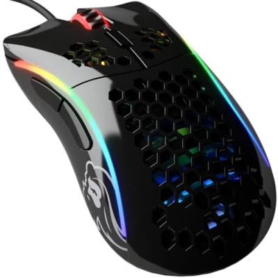 Bild av Glorious Gaming Model D (Små) trådad gamingmus, 61 g, honungskakedesign, RGB, ergonomisk, Pixart 3360 sensor, Omron brytare, PTFE fötter, 6 knappar Glansig svart