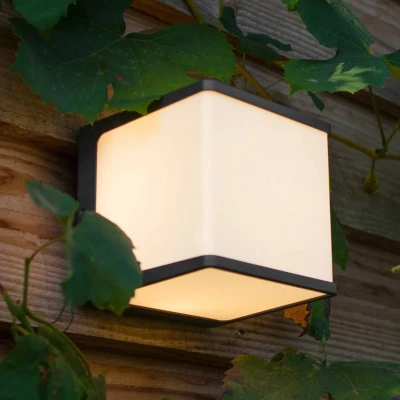 Bild av LUTEC LED utomhusvägglampa Doblo, kub 15 cm, 3 000 K