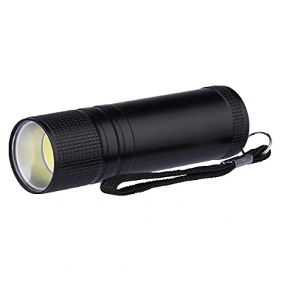 Bild av EMOS LED minificklampa med handslinga, stötsäker metallhushåll, ljusflöde 100 lumen, 15 m ljusbredd, batteridriven, svart, 2,6 x 8,6 cm, E3894
