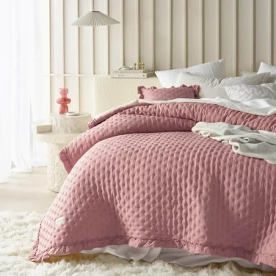 Bild av ROOM99 Molly elegant överkast i rosa, 170 x 210 cm, mångsidig filt som sängöverkast eller sofföverkast, för säng och soffa, täcke, stil, perfekt sängspread