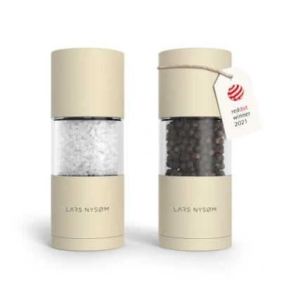 Bild av LARS NYSØM Salt och pepparkvarnset I rostfritt stål med justerbar keramisk malverk 2 stycken Design kryddkvarnset manuellt (2 pack) (Almond Beige)