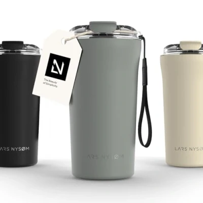 Bild av LARS NYSØM Thermo Kaffeebecher to go med bärrem &amp; Tritan lock er Travel Mug 0,5 liter isolering Läcksäker rostfri termosmugg för kaffe te (Ash Gray, 500ml)