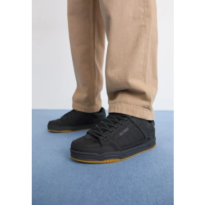 Bild av Globe TILT Skateskor, Storlek: 41, Dark shadow/phantom Nubuck/textil
