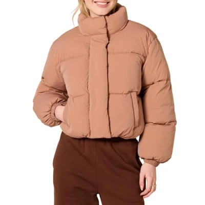 Bild av Amazon Essentials kort pufferjacka för kvinnor (finns i plusstorlek), ljusbrun, 4X