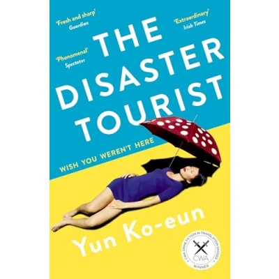 Bild av the Disaster Tourist: Winner of CWA Crime Fiction in Translation Dagger 2021