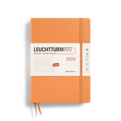 Bild av LEUCHTTURM1917 370796 veckoplanerare 2025, medium A5 inbunden 12 månaders kalender, linjerad aprikos, engelsk