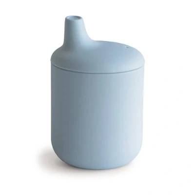 Bild av Mushie Pipmugg i Silikon Rekommenderad ålder: Från 6 månader Rymmer: Ca 175 ml Tål Diskmaskin och Mikrovågsugn Material: 100% Livsmedelsgodkänd (Powder Blue)