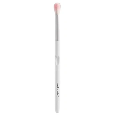 Bild av Wet n Wild Makeup Brush, Ögonskuggsborste för att Enkelt Applicera och Blanda Ut Ögonskuggor, Lättanvänd Sminkborste, One Size