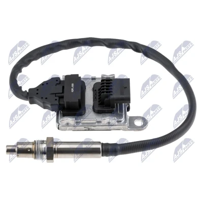 Bild av NTY ENOX PL 009 NOx sensor framför SCR katalysator