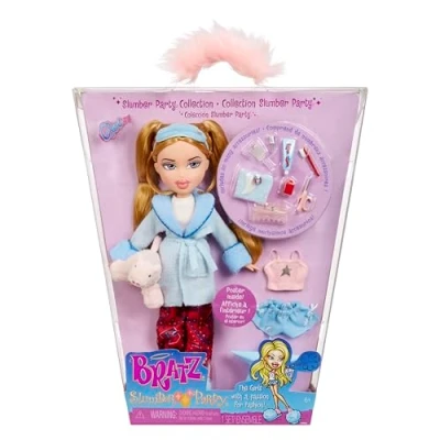 Bild av Bratz Slumber Party Modedocka Cloe med 2 uppsättningar pyjamas, gosedjur och tillbehör för barn samlare