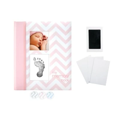 Bild av Pearhead första 5 år Chevron Baby Memory Book med Clean Touch Safe Ink Pad för Handtryck eller Fottryck, Girl Keepsake Book, Imprint Kit ingår, rosa, UK engelsk version