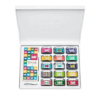 Bild av Kusmi Tea The Collection låda med 15 x 25 g miniatyrer av smaksatta teer och infusioner i bulk en 100 tefilter teskedar