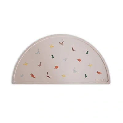 Bild av Mushie Silikonunderlägg Bordstablett för barn Halkfri design Material: Livsmedelsklassad silikon Lätt att rengöra &amp; fläckbeständig BPA och ftalatfri (Dinosaurs)