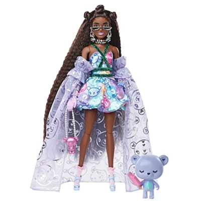 Bild av Barbie extra Fancy docka i nallemönstrad klänning med genomskinligt släp, nallebjörn, långt hår och accessoarer, flexibla leder Leksaker för barn från 3 år, HHN13, flerfärgad