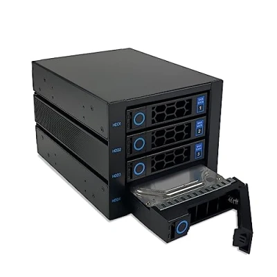 Bild av FANTEC 2553 WR C3141 12G/6G SAS/SATA 12G bakplanshölje för 4x 3,5&quot;/2,5&quot; HDD/SSD på ett spår i en 3X 5.25 modul
