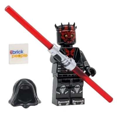 Bild av LEGO Star Wars: Darth Maul minifigur med metallisk silverrustning, huva, cape och dubbel ljussabel