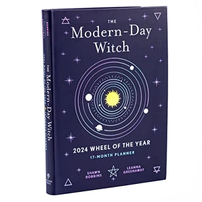 Bild av Modern Day Witch 2024 Wheel of the Year 17 Month Planner