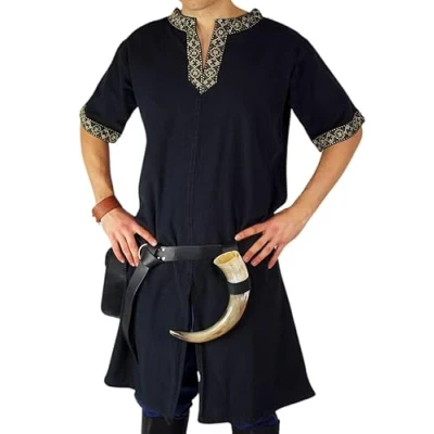 Bild av Leonardo Carbone® Kortärmad tunika Richard medeltida kläder män, skjorta, fritidsskjorta kortärmad, karnevalkostym vikingtunika, LARP 100 % bomull, svart, L