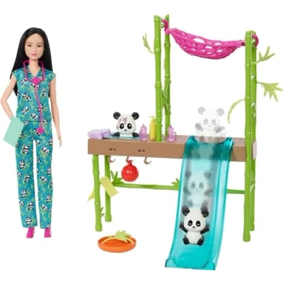 Bild av Barbie docka och tillbehör, Panda Care and Rescue lekset med veterinärdocka, 2 pandor färgförändringsfunktion mer än 20 delar HKT77