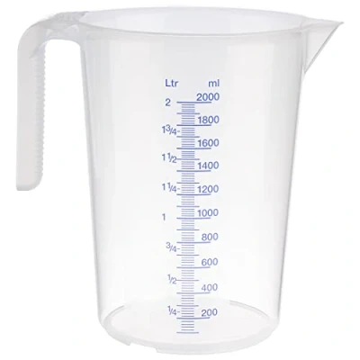 Bild av APS mätkopp 2 liter, Ø 15 x H: 20,5 cm, plastkopp med präglad måttskala på utsidan, öppet handtag, L/ml indelning, diskmaskinssäker