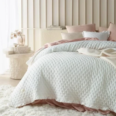 Bild av ROOM99 Molly elegant överkast i ecru, 240 x 260 cm, mångsidig filt som sängöverkast eller sofföverkast, för säng och soffa, täcke, stil, perfekt sängspread