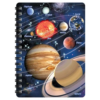 Bild av 3D LiveLife Jotter Vårt Solsystem från Deluxebase. Linskulär Space A6 Spiralbok med vanliga sidor i återvunnet papper. Konstverk licensierat den kända konstnären David Penfound.