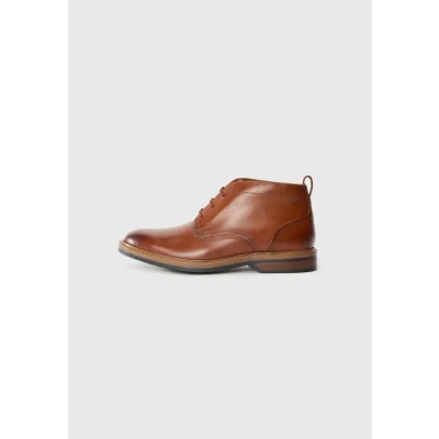 Bild av Clarks Premium herr Aldwin Chukka Boot, Mid Tan Lea, 10.5 UK, 43 EU