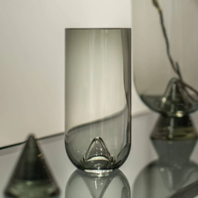 Bild av AYTM Glacies vas, rökgrå, höjd 29 cm, glas, munblåst