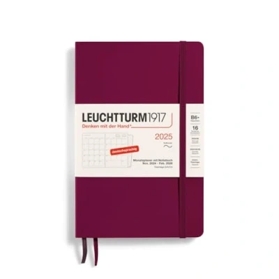 Bild av LEUCHTTURM1917 370609 månadsplanerare och anteckningsbok 2025, paperback B6+ mjukt fodral 16 månader, 80 g, linjerad port röd