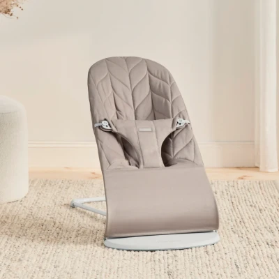 Bild av BabyBjörn Bliss Babysitter Vävd Bladmönstrad Quilt, Sandgrå