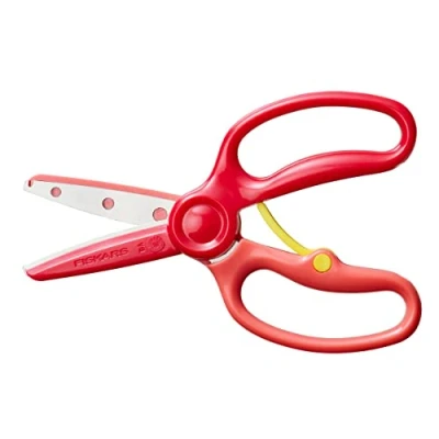 Bild av Fiskars barnsax, För barn över 3 år, Underlättar inlärningen av klippningsrörelser, Längd: 13 cm, Blad metall med plastbeläggning/Plasthandtag, Röd, Training, 1064067