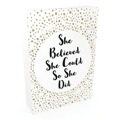 Bild av She Believed Could So Did: 52 Beautiful Cards of Inspiring Quotes and Empowering Affirmations