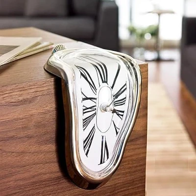 Bild av SUQ smältklocka, klocka smält klocka, surrealistisk bordshylla skrivbord modeklocka, dekorativ Dali tyst kreativ romersk numeral idé gåva, för hemmakontor