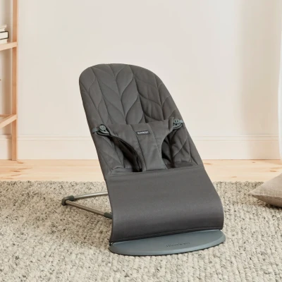 Bild av BabyBjörn Bliss Babysitter Vävd Bladmönstrad Quilt, Antracitgrå