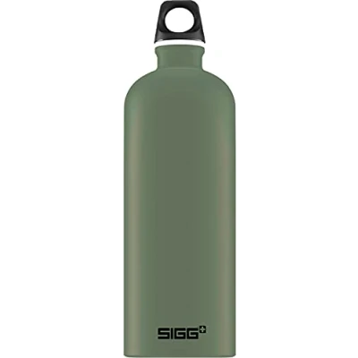 Bild av SIGG aluminiumvattenflaska resenär bladgrön klimatneutral certifierad lämplig för kolsyrade drycker läckagesäker lätt BPA fri 1 l