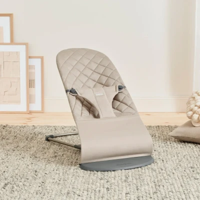 Bild av BabyBjörn Bliss Babysitter Vävd Klassisk Quilt, Sandgrå