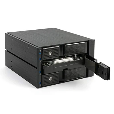 Bild av FANTEC 2185 BP SA2131 SAS I,II SATA I, II, III bakpresenning för 3 x 3,5 tum HDD i en 2 5,25 tums inmatning. Med 70 mm fläkt på baksidan. Axelbandslös Aluminiumhölje och front svart