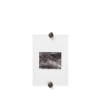 Bild av ferm LIVING tavelram Gravel, A4, akryl. Mässing