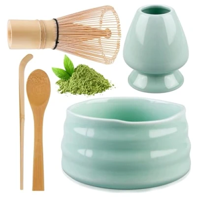 Bild av matcha teset, kvast set med visp, kvasthållare, skål av keramik, 2 teskedar, japanska tillbehör för ceremoni, perfekt uppsättning tillagning