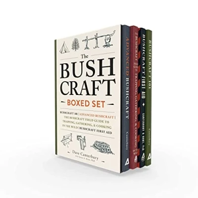 Bild av the Bushcraft Boxed Set: 101, Advanced Bushcraft, Field Guide to Trapping, Gathering, &amp; Cooking in Wild, First Aid