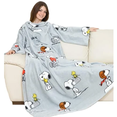 Bild av Kanguru Deluxe Snoopy, Supermjuk och mysig bärbar fleecefilt med ärmar ficka Snoopy motiv, färg grå, vuxna, en storlek 140 x 180 cm