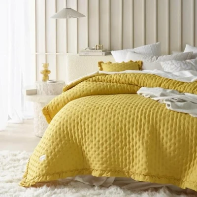 Bild av ROOM99 Molly elegant överkast i senap, 220 x 240 cm, mångsidig filt som sängöverkast eller sofföverkast, för säng och soffa, täcke, stil, perfekt sängspread