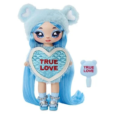 Bild av Na! Surprise 581321C3 Sweetest Heart Serie Lily Sarang blå mjuk plyschdocka med ljusblå hår, hjärtformad klänning &amp; borste för att samla, fantastisk present barn från 5 år