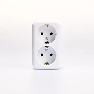 Bild av MC POWER 2 vägs ytmonterat uttag Finery dubbelt skyddskontaktuttag AP 250 V/16 A ytuttag med plug skydd för inomhusbruk, vit