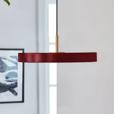 Bild av UMAGE Asteria mini hänglampa mässing rubinröd