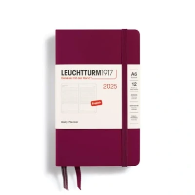 Bild av LEUCHTTURM1917 370801 dagkalender ficka (A6) 2025, port red, engelsk
