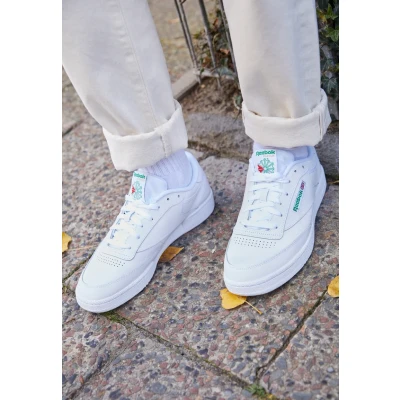 Bild av Reebok Classic CLUB C 85 Unisex Sneakers, Storlek: 41, White/green Skinn och textil